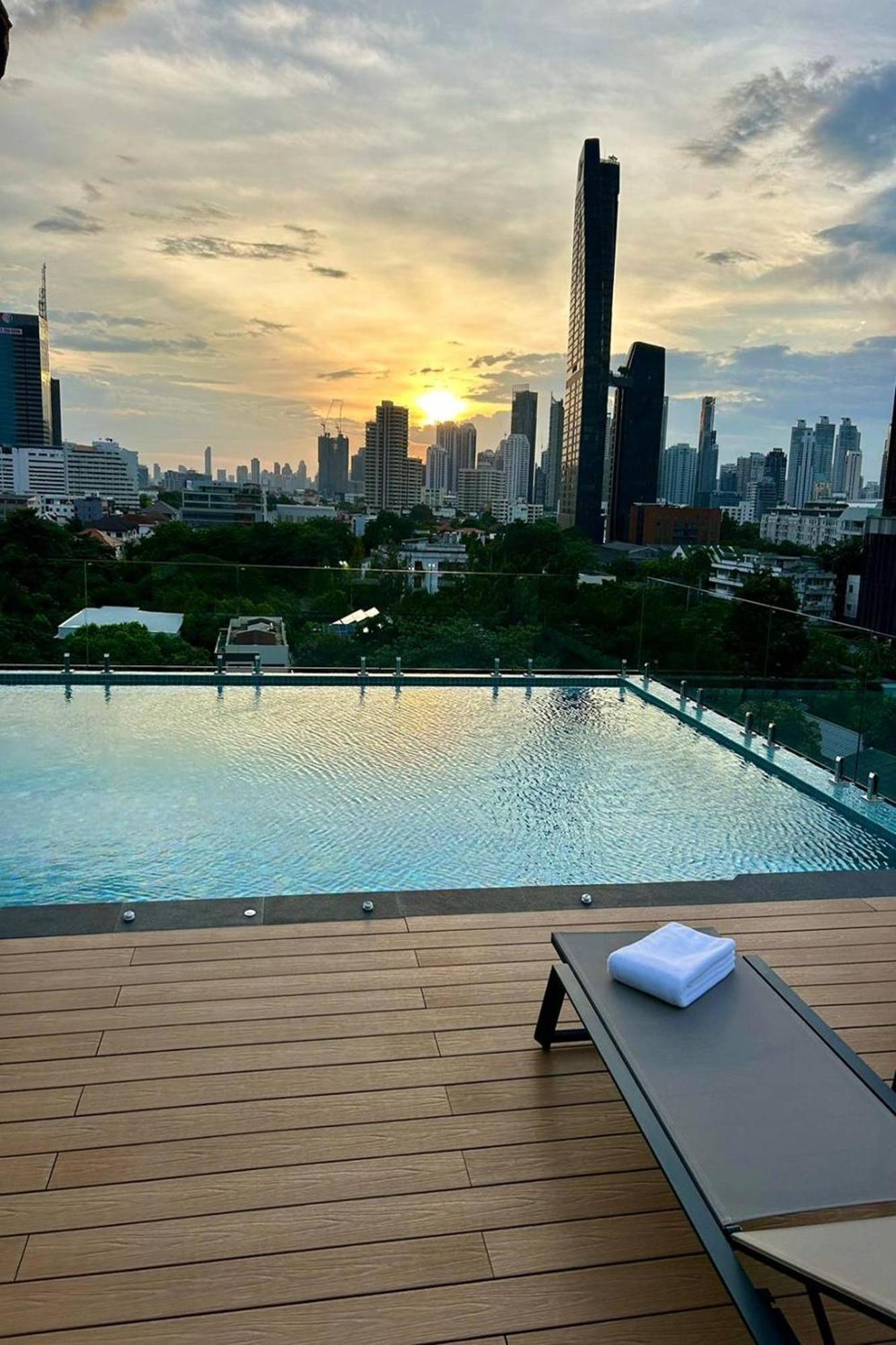 The Sacha Apart-Hotel Thonglor Банкок Екстериор снимка